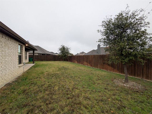 1720 Whispering Trail Drive, Waxahachie, TX 75165