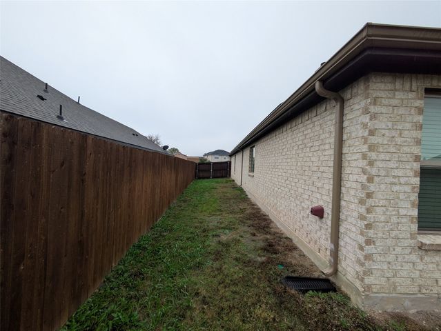 1720 Whispering Trail Drive, Waxahachie, TX 75165