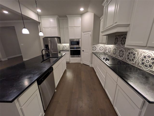 1720 Whispering Trail Drive, Waxahachie, TX 75165