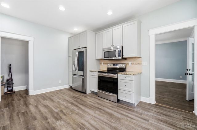 910 Springfield Pike, Wyoming, OH 45215