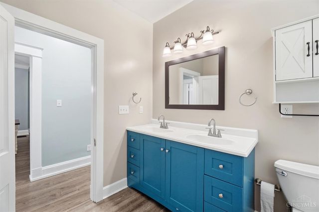910 Springfield Pike, Wyoming, OH 45215
