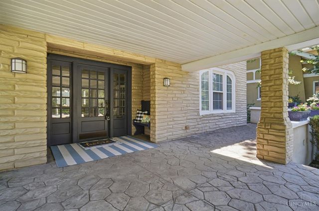 910 Springfield Pike, Wyoming, OH 45215