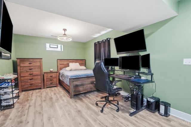 910 Springfield Pike, Wyoming, OH 45215