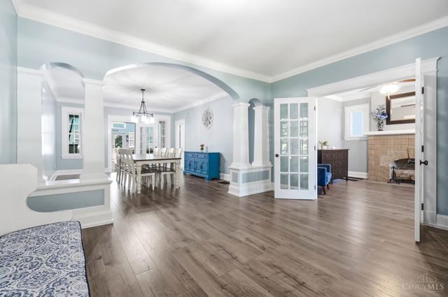 910 Springfield Pike, Wyoming, OH 45215