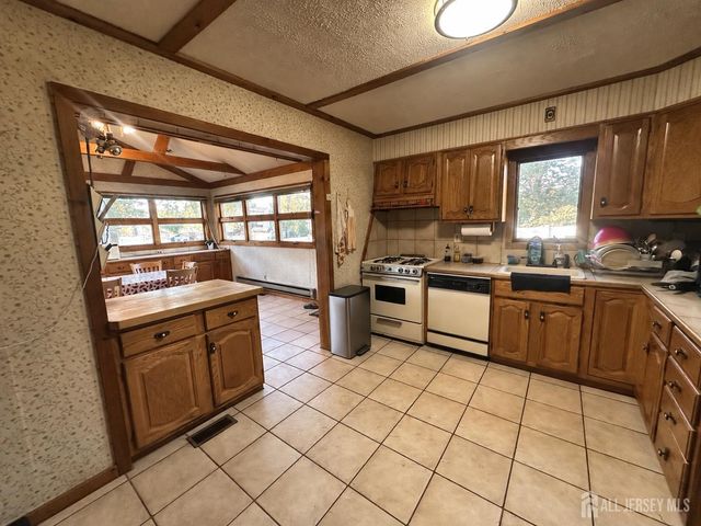 9 Barlow Road, Edison, NJ 08817
