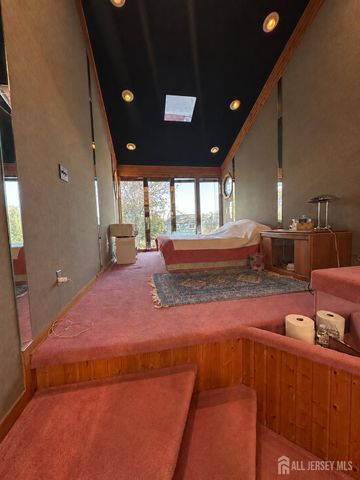 9 Barlow Road, Edison, NJ 08817