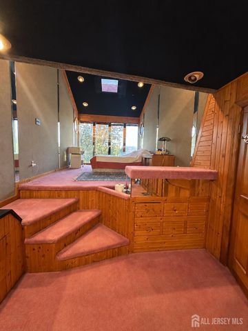 9 Barlow Road, Edison, NJ 08817