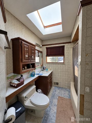 9 Barlow Road, Edison, NJ 08817