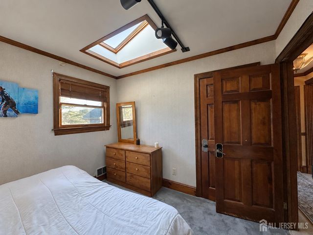 9 Barlow Road, Edison, NJ 08817