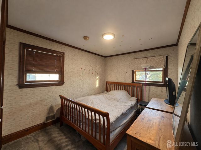 9 Barlow Road, Edison, NJ 08817