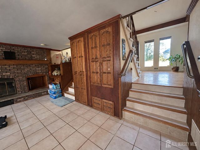 9 Barlow Road, Edison, NJ 08817