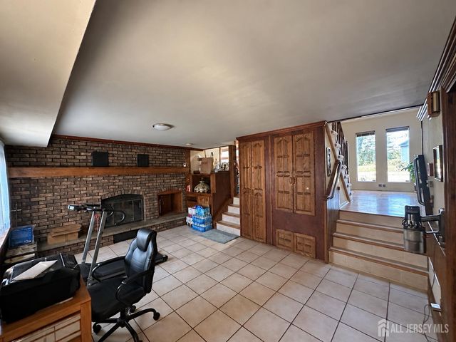 9 Barlow Road, Edison, NJ 08817