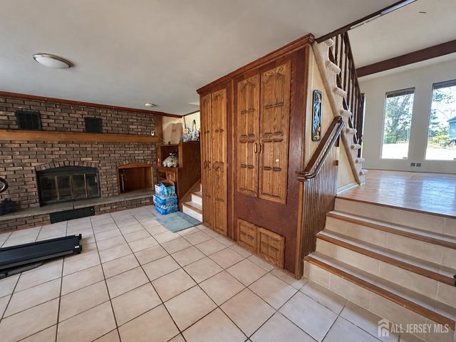 9 Barlow Road, Edison, NJ 08817