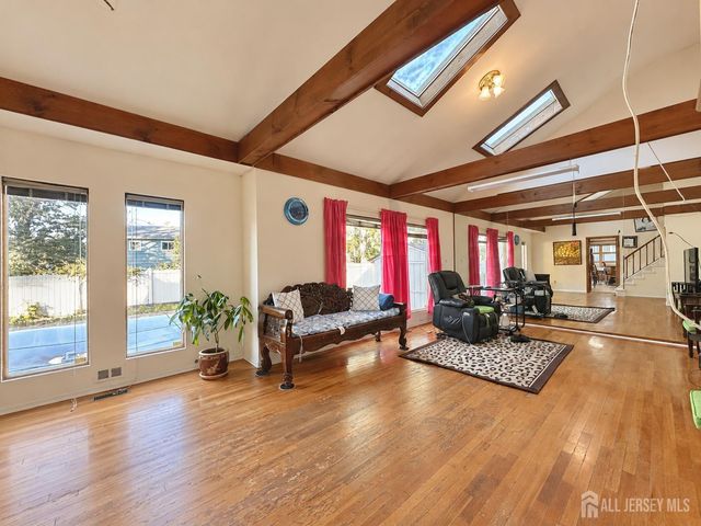 9 Barlow Road, Edison, NJ 08817