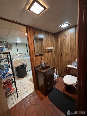 9 Barlow Road, Edison, NJ 08817