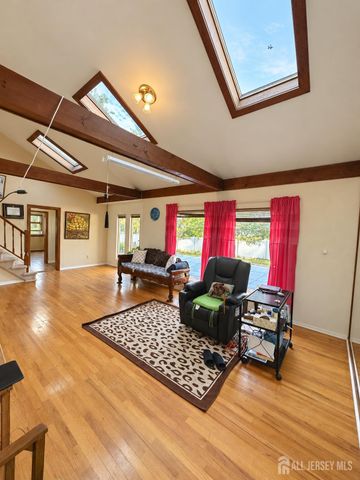 9 Barlow Road, Edison, NJ 08817