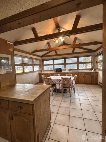 9 Barlow Road, Edison, NJ 08817