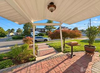 9 Barlow Road, Edison, NJ 08817