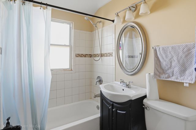 5201 S Neenah Avenue, Chicago, IL 60638