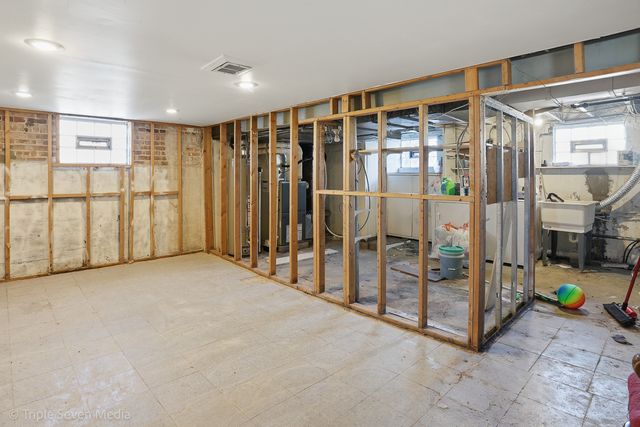 5201 S Neenah Avenue, Chicago, IL 60638