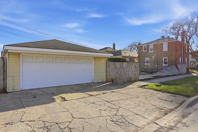 5201 S Neenah Avenue, Chicago, IL 60638