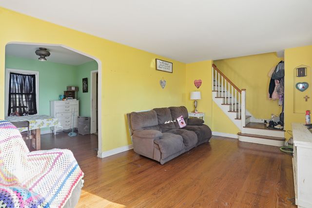 5201 S Neenah Avenue, Chicago, IL 60638