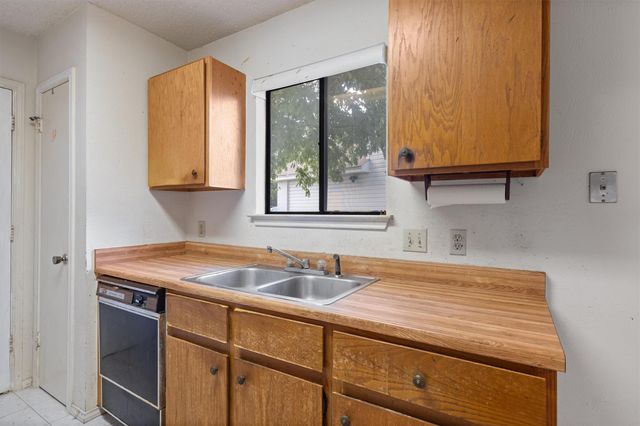 2614 Aylesbury LN, Austin, TX 78745