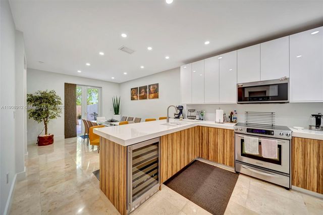 10867 NW 76th Ln, Doral, FL 33178