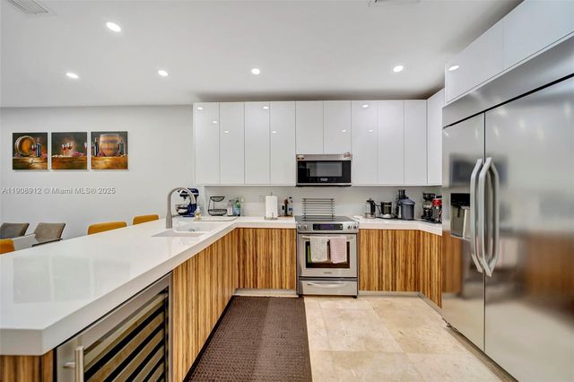 10867 NW 76th Ln, Doral, FL 33178