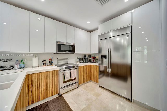 10867 NW 76th Ln, Doral, FL 33178