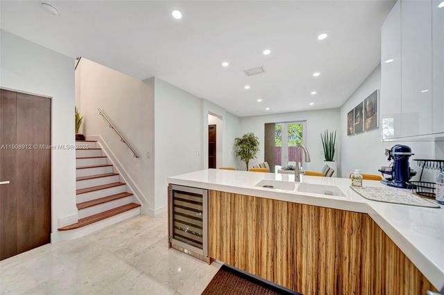 10867 NW 76th Ln, Doral, FL 33178