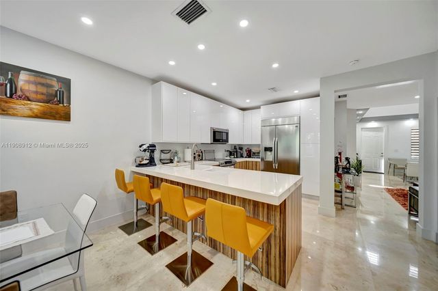 10867 NW 76th Ln, Doral, FL 33178