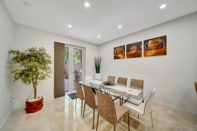 10867 NW 76th Ln, Doral, FL 33178