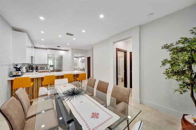 10867 NW 76th Ln, Doral, FL 33178