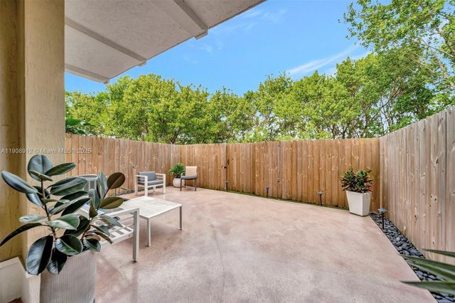 10867 NW 76th Ln, Doral, FL 33178