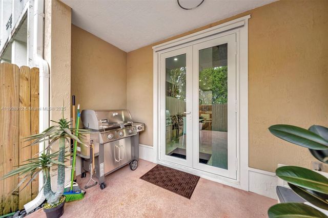 10867 NW 76th Ln, Doral, FL 33178