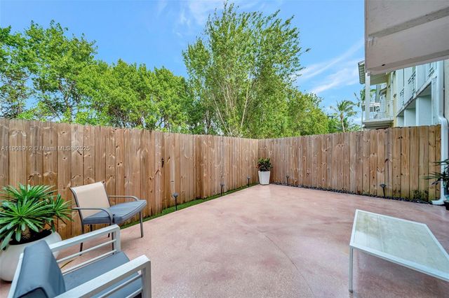 10867 NW 76th Ln, Doral, FL 33178