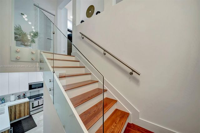 10867 NW 76th Ln, Doral, FL 33178