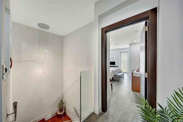 10867 NW 76th Ln, Doral, FL 33178