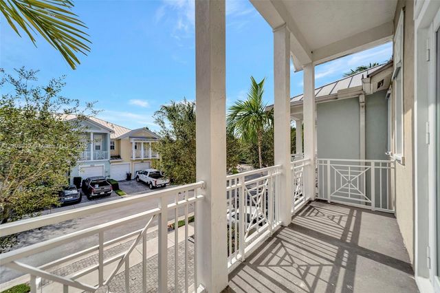 10867 NW 76th Ln, Doral, FL 33178