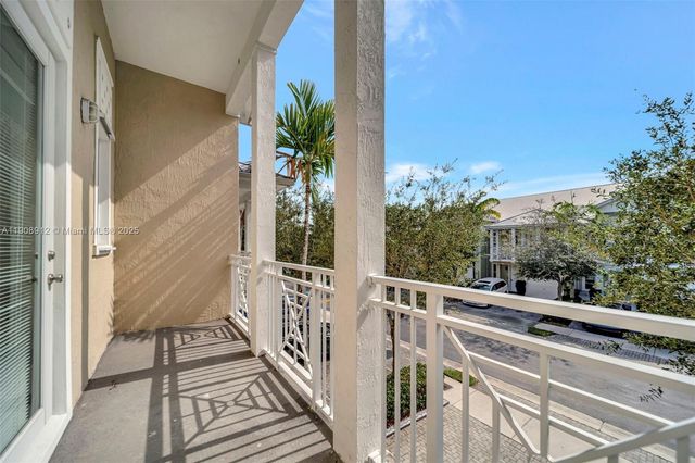 10867 NW 76th Ln, Doral, FL 33178