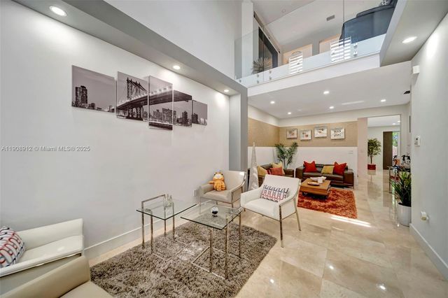 10867 NW 76th Ln, Doral, FL 33178