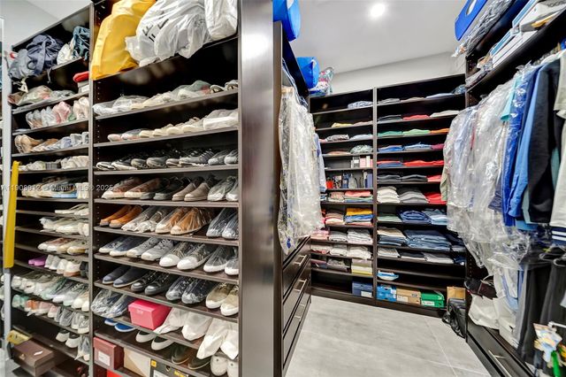 10867 NW 76th Ln, Doral, FL 33178