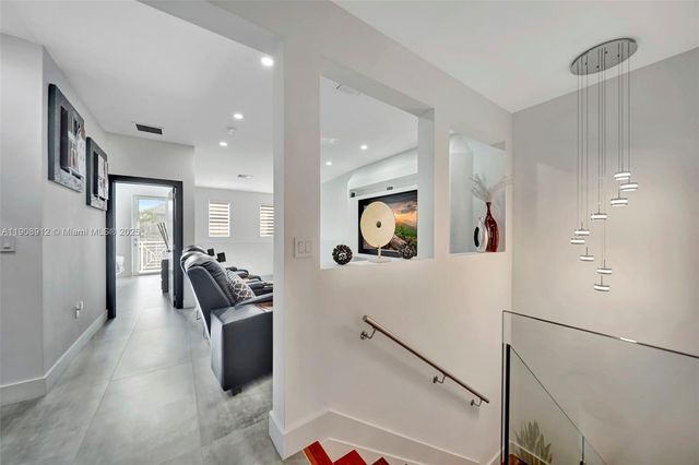 10867 NW 76th Ln, Doral, FL 33178