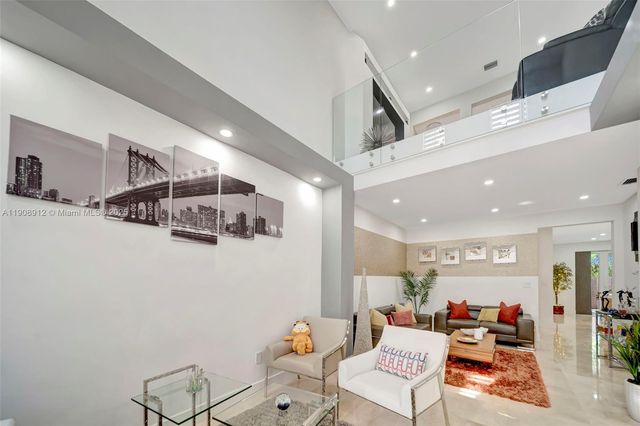 10867 NW 76th Ln, Doral, FL 33178