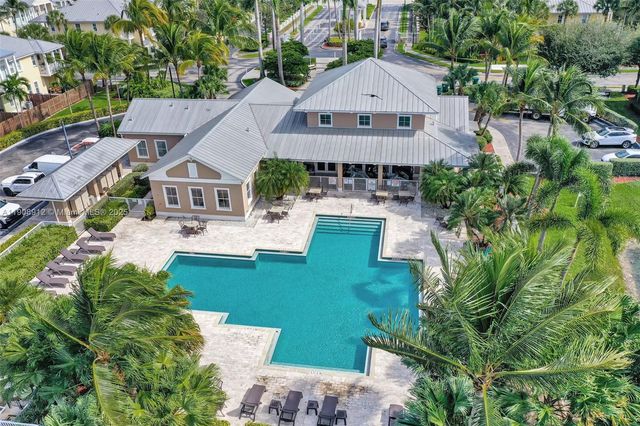 10867 NW 76th Ln, Doral, FL 33178