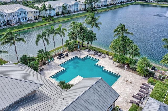 10867 NW 76th Ln, Doral, FL 33178