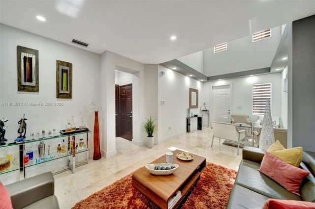 10867 NW 76th Ln, Doral, FL 33178