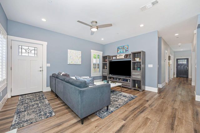 3160 1st Ave, Sacramento, CA 95817