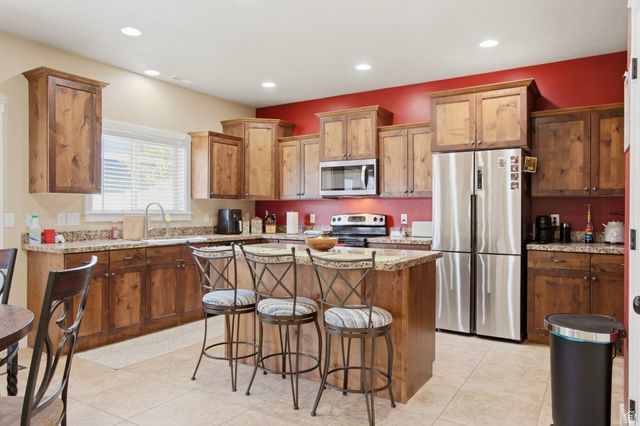 127 E RIVER BEND RD, Saratoga Springs, UT 84045